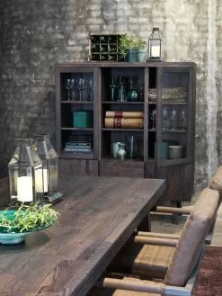 Rowico AB BROOKLYN Vitriini 130 Cm -Huonekalu kauppa Brooklyn vitriini Brooklyn Clive rr 1 6 savunharmaa milj