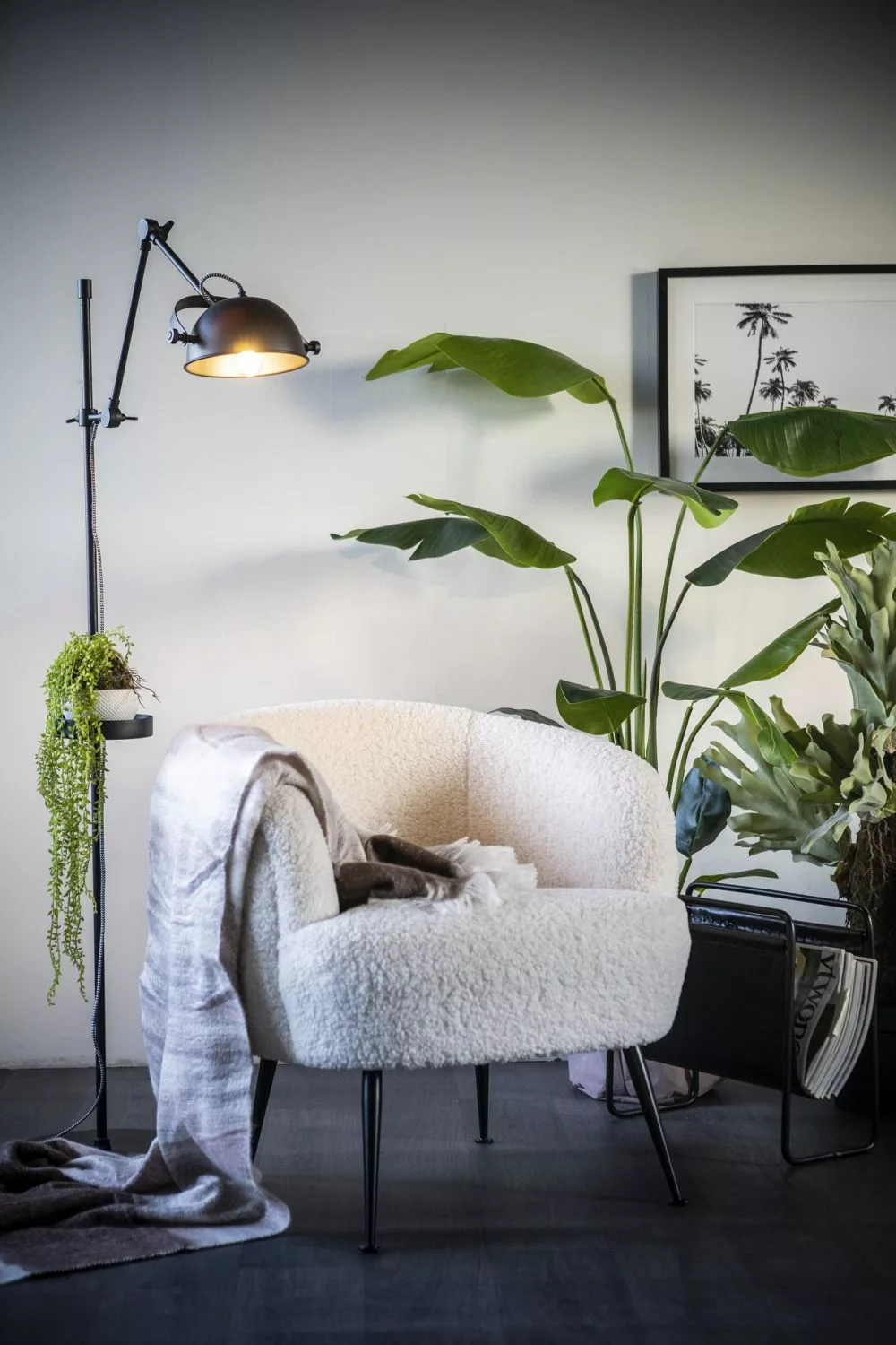 BY-BOO Falcon Musta Lattiavalaisin 2 BY-BOO Falcon Musta Lattiavalaisin - Image 2