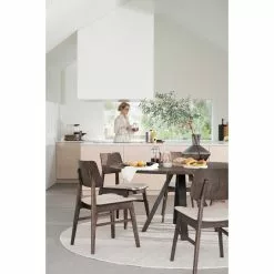 Rowico AB CARRADALE Ruokapöytä Pyöreä 150 Cm V-mallisilla Metallijaloilla -Huonekalu kauppa Carradale rr ruokapoyta savutammi 120323 Nagano tuolit miljoo 1