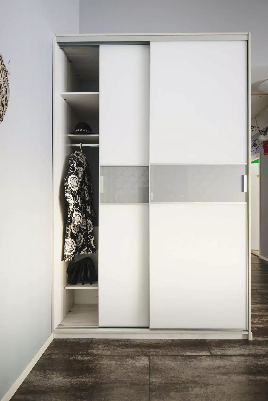 Lakeus Design Oy LAKEUS DESIGN Liukuovikaappi Mittatilauksena 180 X 65 X 250 Cm 1 Lakeus Design Oy LAKEUS DESIGN Liukuovikaappi Mittatilauksena 180 X 65 X 250 Cm