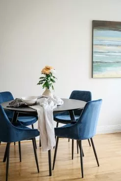 Rowico AB SIERRA Tuoli Samettiverhoilulla -Huonekalu kauppa Yumi Sierra rr 1 4 pyorea musta milj